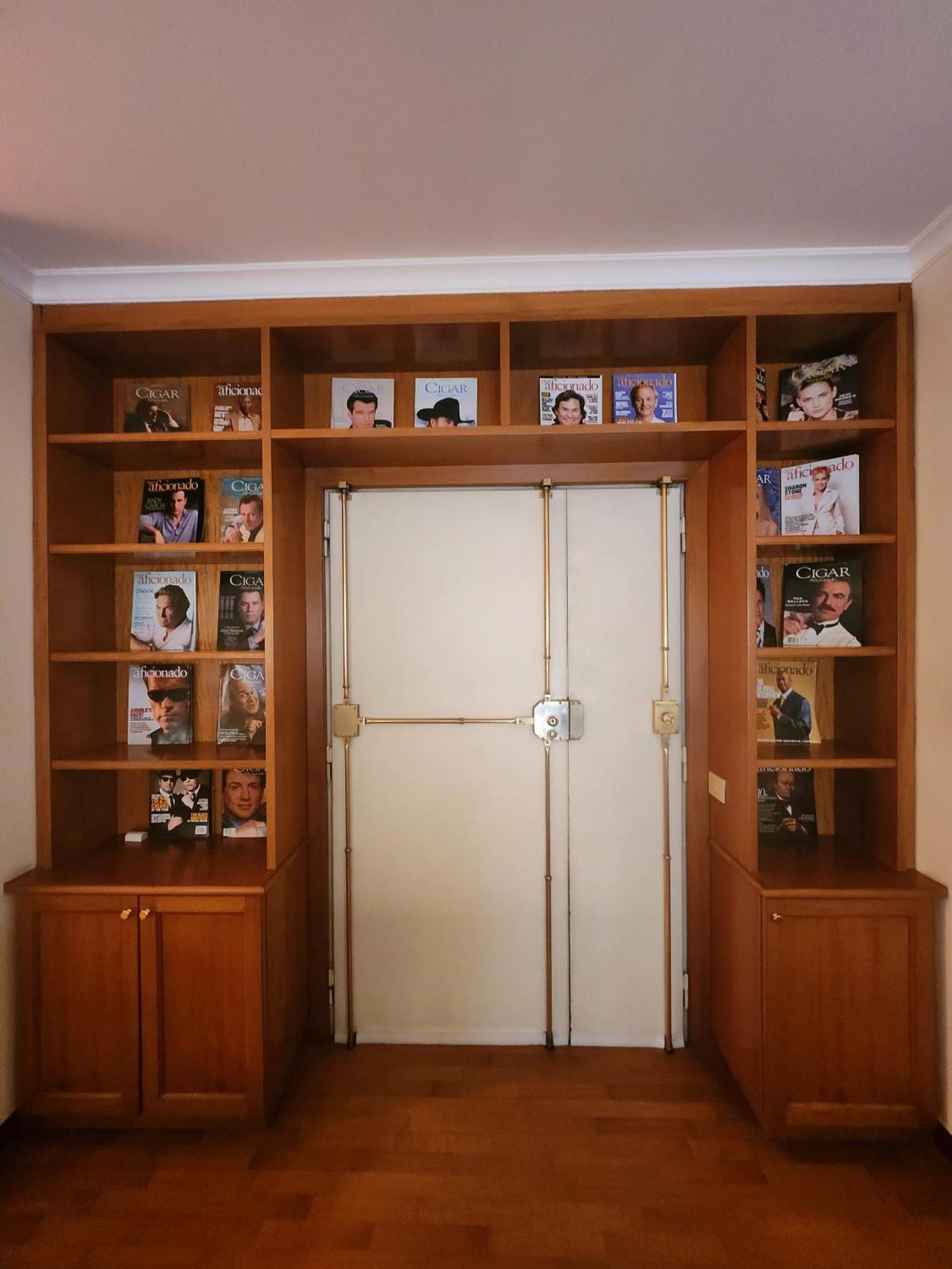 Authentic With Terrace Rom