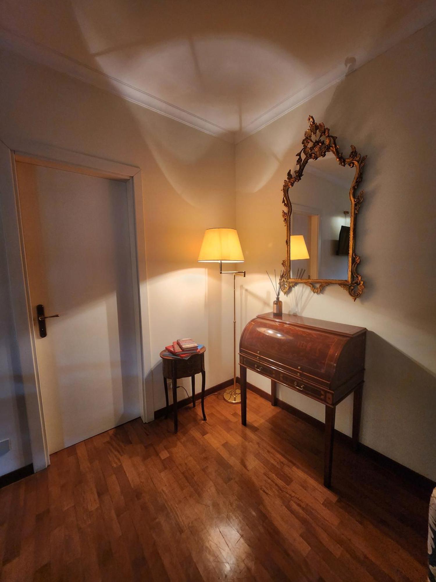 Authentic With Terrace Rom